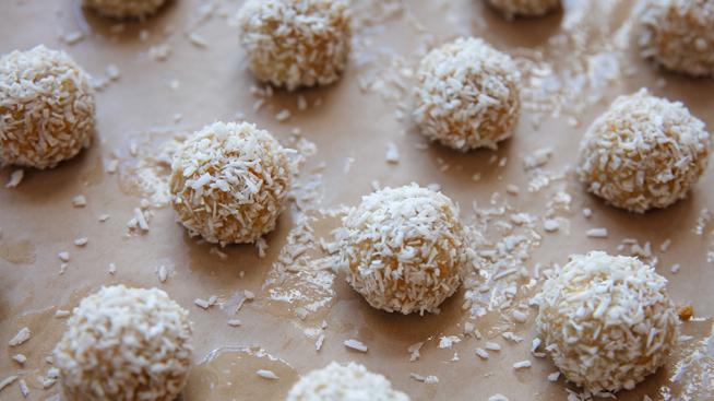 Mango Macadamia Balls Recipe